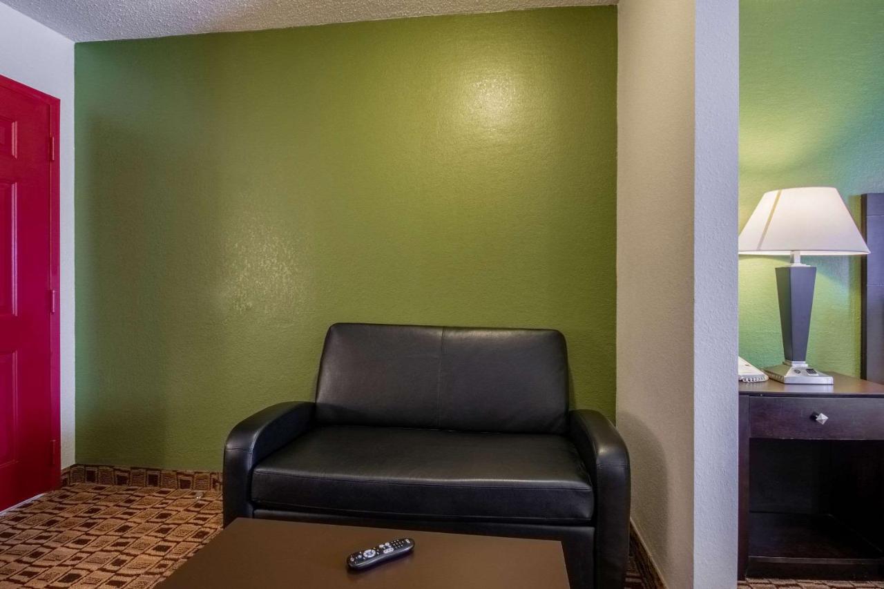 Coratel Plus Suites Wichita West Airport ภายนอก รูปภาพ