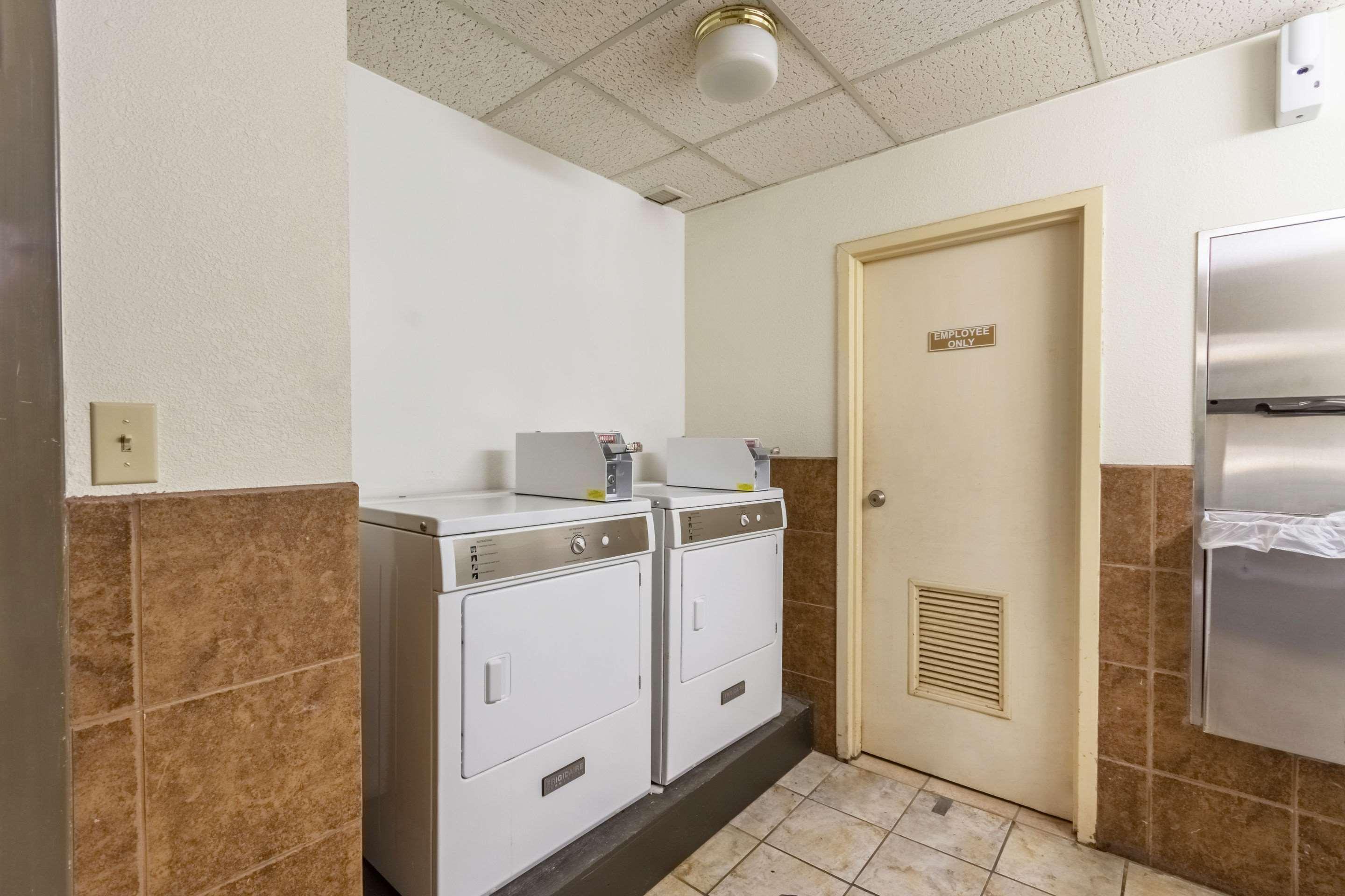 Coratel Plus Suites Wichita West Airport ภายนอก รูปภาพ